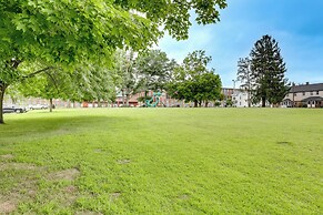 Easthampton Apartment Near Breweries & Rail Trail!