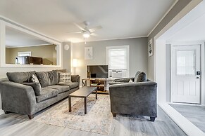 Easthampton Apartment Near Breweries & Rail Trail!