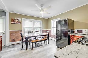 Easthampton Apartment Near Breweries & Rail Trail!