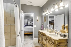 Luxe Brunswick Home ~ 14 Mi to Jekyll Island!