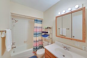 Lake George Townhome w/ Deck: 2 Mi to The Outlets!