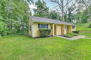 Lake George Townhome w/ Deck: 2 Mi to The Outlets!