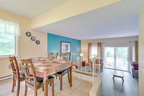 Lake George Townhome w/ Deck: 2 Mi to The Outlets!