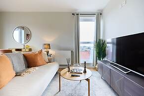 The Enfield Sanctuary - Modern 1bdr Flat With Balcony