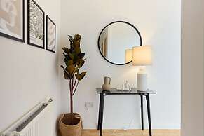 The Enfield Sanctuary - Modern 1bdr Flat With Balcony