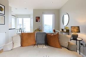 The Enfield Sanctuary - Modern 1bdr Flat With Balcony
