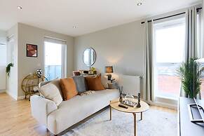 The Enfield Sanctuary - Modern 1bdr Flat With Balcony