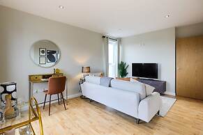 The Enfield Sanctuary - Modern 1bdr Flat With Balcony