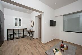 About Love Apartment- At015