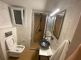 Utopia Apartment- At019