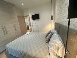 Utopia Apartment- At019