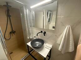 Utopia Apartment- At019