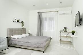 Bubbles Apartment- At002