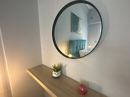 Red Roses Apartment - At083