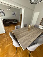 Charming Apartment - At085