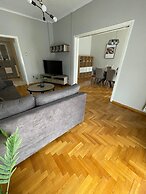 Charming Apartment - At085