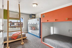 Grand Elite Retreat 16 Bedroom Home