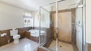 Smugglers Cove by Blue Sky Luxury