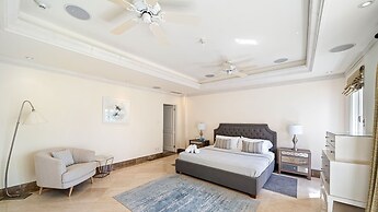 Smugglers Cove by Blue Sky Luxury