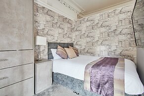 Host Stay Mayford Studio