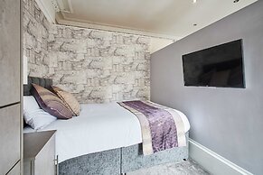 Host Stay Mayford Studio
