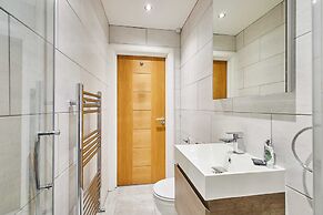 Host Stay Mayford Studio