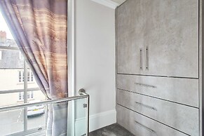 Host Stay Mayford Studio