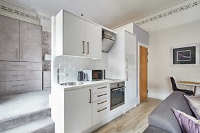 Host Stay Mayford Studio