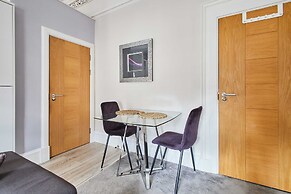 Host Stay Mayford Studio