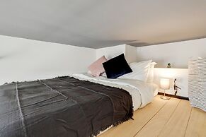 Cozy Studio Penthouse With Stunning View Balcony