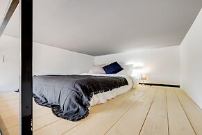 Cozy Studio Penthouse With Stunning View Balcony