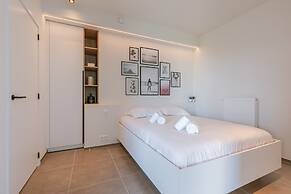 Modern and Stylish Apartment With Terrace