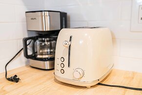 Chic Historic Route 66 Home - Ideal for Relaxation