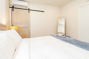 Chic Historic Route 66 Home - Ideal for Relaxation