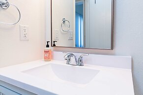 Chic Historic Route 66 Home - Ideal for Relaxation