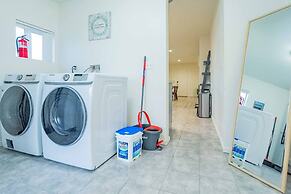 Elegant Country Retreat With Serene Patio Haven