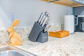 Elegant Country Retreat With Serene Patio Haven