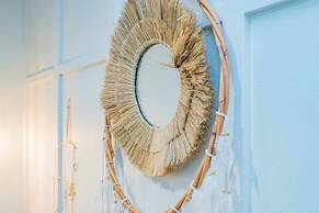 Elegant Country Retreat With Serene Patio Haven