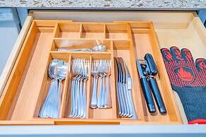 Elegant Country Retreat With Serene Patio Haven