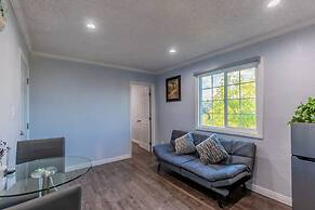 Stunning LA Luxury Retreat Ideal for Work or Play