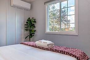 Stunning LA Luxury Retreat Ideal for Work or Play