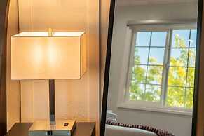 Stunning LA Luxury Retreat Ideal for Work or Play