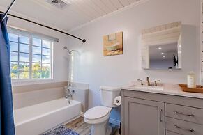 Stunning LA Luxury Retreat Ideal for Work or Play