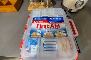 Elegant Pasadena Retreat Prime Comfort Awaits