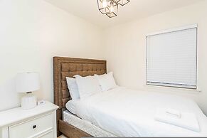 Elegant Pasadena Retreat Prime Comfort Awaits