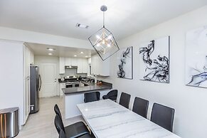 Elegant Pasadena Retreat Prime Comfort Awaits