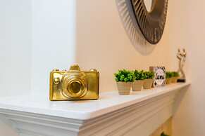 Elegant Pasadena Retreat Prime Comfort Awaits