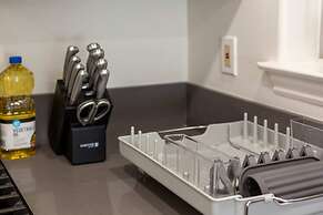 Elegant Pasadena Retreat Prime Comfort Awaits