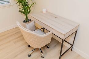 Elegant Pasadena Retreat Prime Comfort Awaits