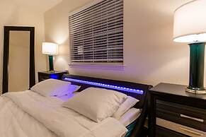 Elegant Pasadena Retreat Prime Comfort Awaits